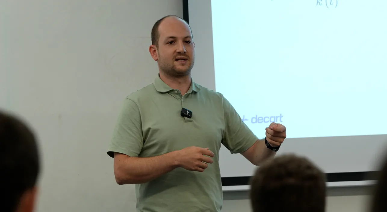 A Decart researcher presenting to Excellence Program students